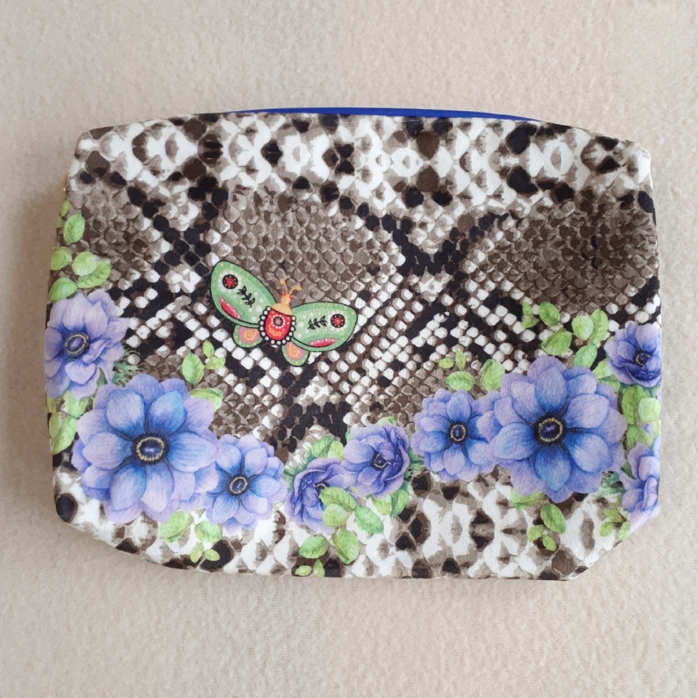 ✨️3/$9✨️ Estēe Lauder Floral & Snakeprint Makeup Bag